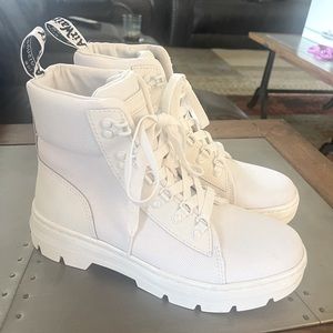NEVER WORN Dr. Martens Combs Boots (white)
